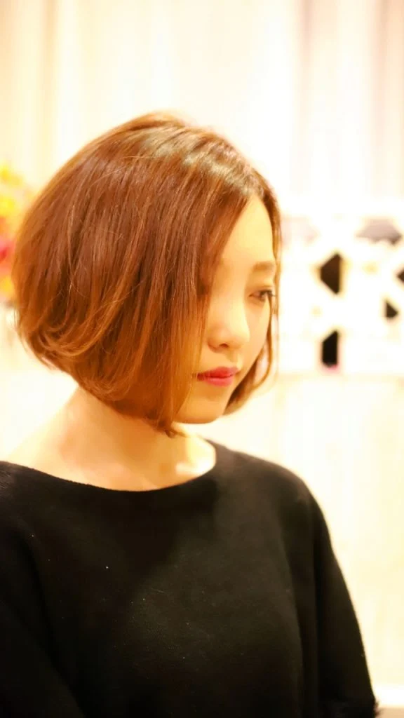 フワっと前下がりフレンチガーリーボブ