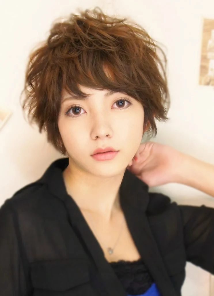 ランダムな動きが可愛いマッシュヘアーアクティブショート